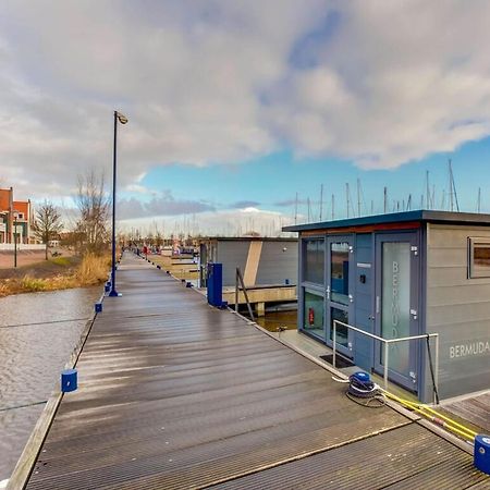 Modern Houseboat In Marina Of Volendam Hotel Luaran gambar