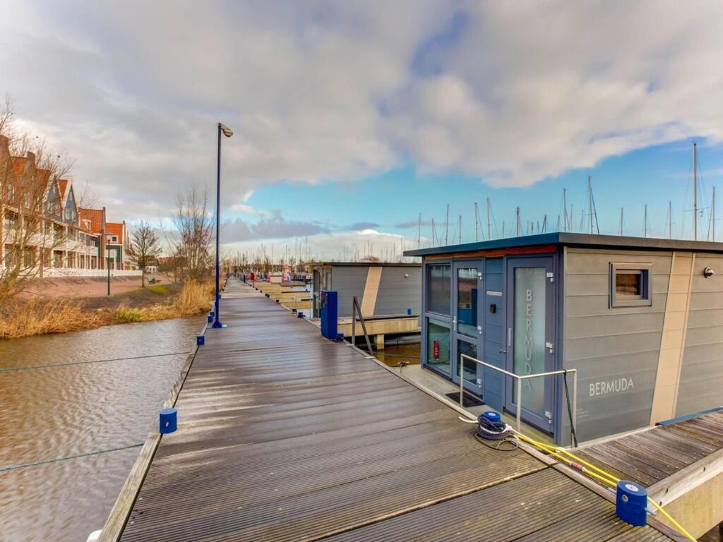 Modern Houseboat In Marina Of Volendam Hotel Luaran gambar