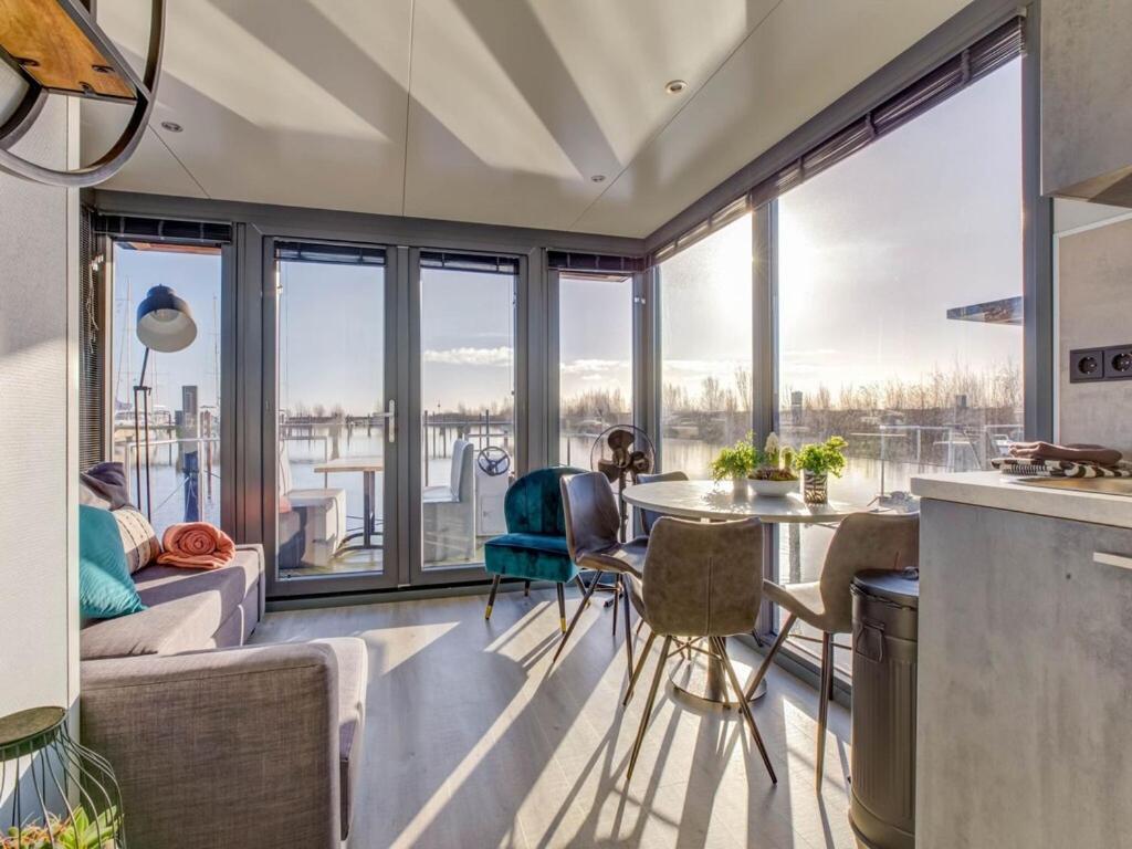Modern Houseboat In Marina Of Volendam Hotel Luaran gambar