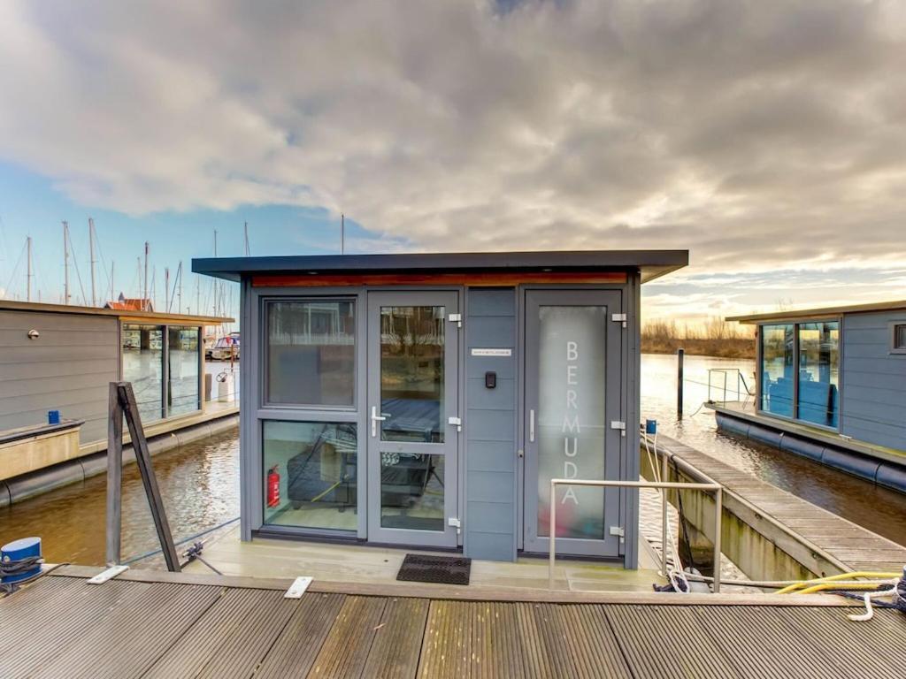 Modern Houseboat In Marina Of Volendam Hotel Luaran gambar