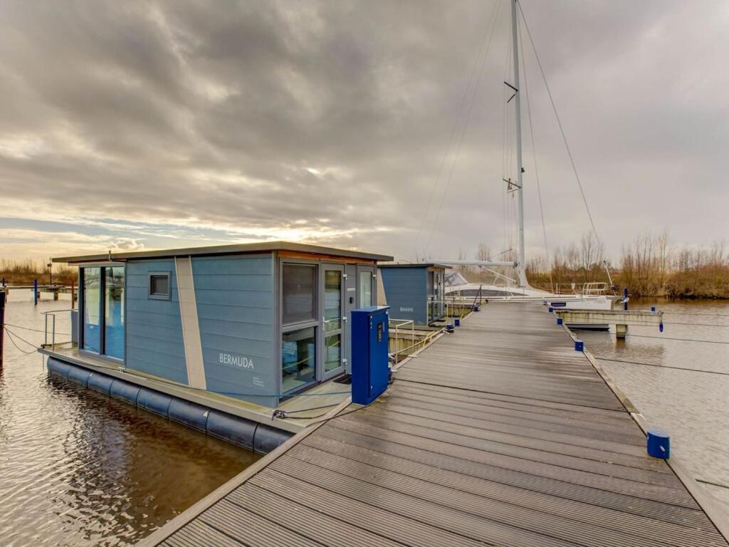 Modern Houseboat In Marina Of Volendam Hotel Luaran gambar