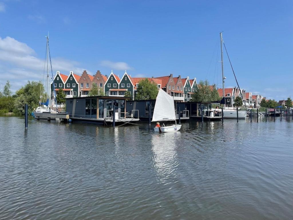 Modern Houseboat In Marina Of Volendam Hotel Luaran gambar