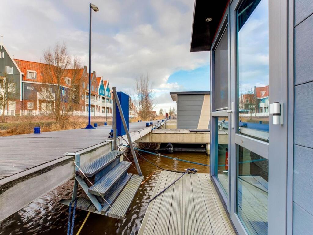 Modern Houseboat In Marina Of Volendam Hotel Luaran gambar