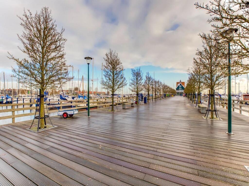 Modern Houseboat In Marina Of Volendam Hotel Luaran gambar