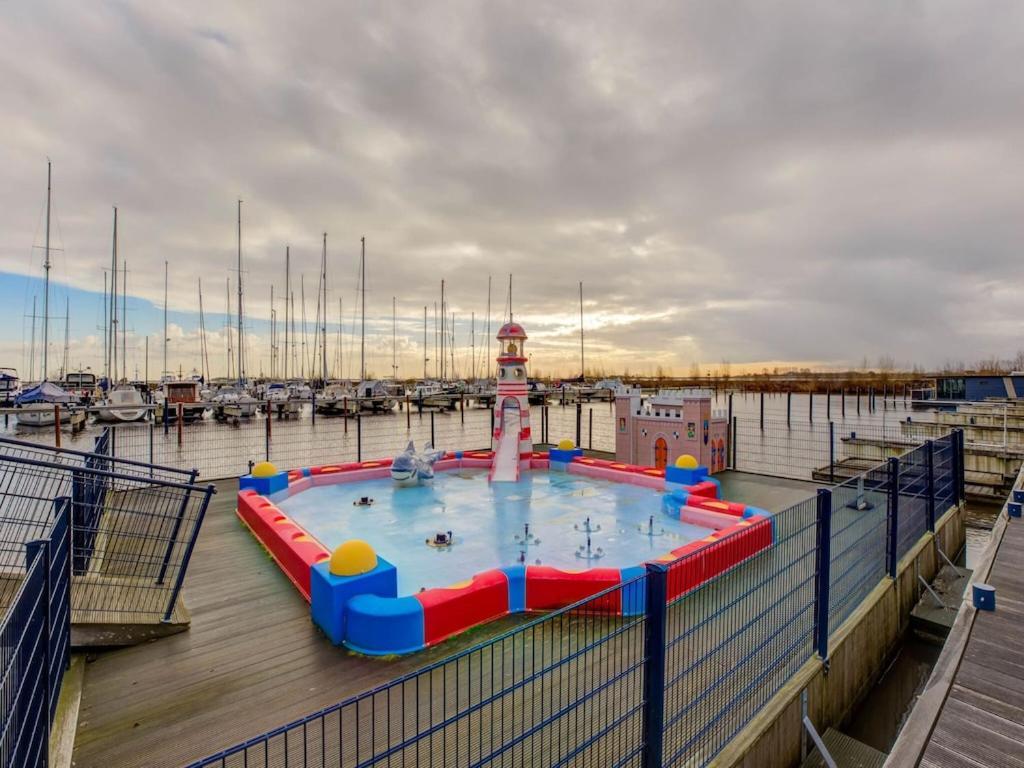 Modern Houseboat In Marina Of Volendam Hotel Luaran gambar