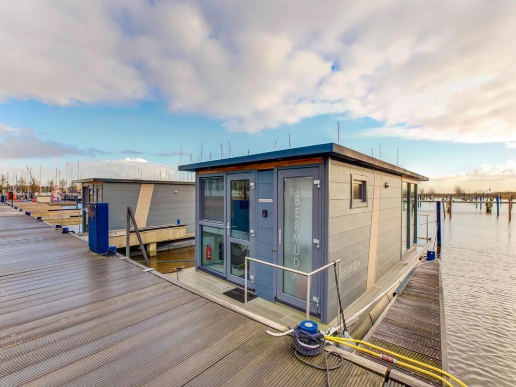 Modern Houseboat In Marina Of Volendam Hotel Luaran gambar